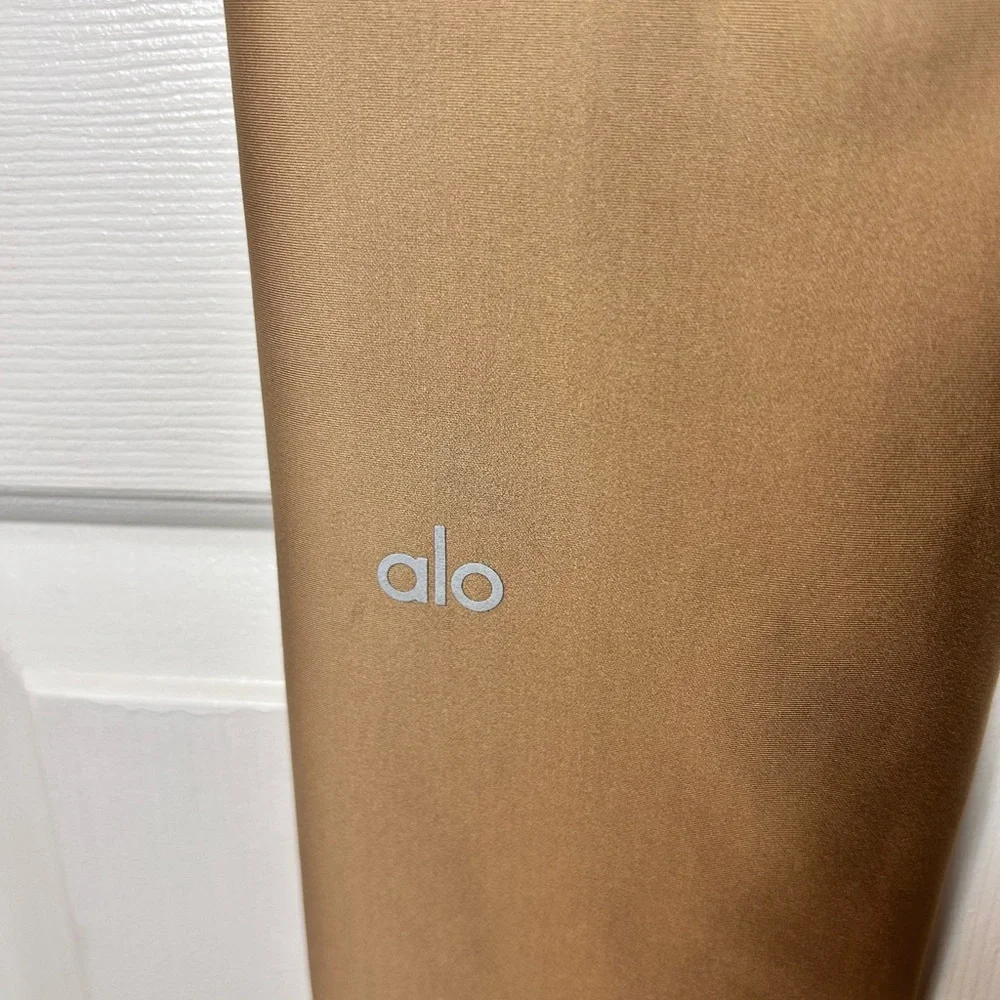 ALO Yoga Airlift Intrigue Bra (S) & 7/8 High-Waist Airlift Legging (XS) Set